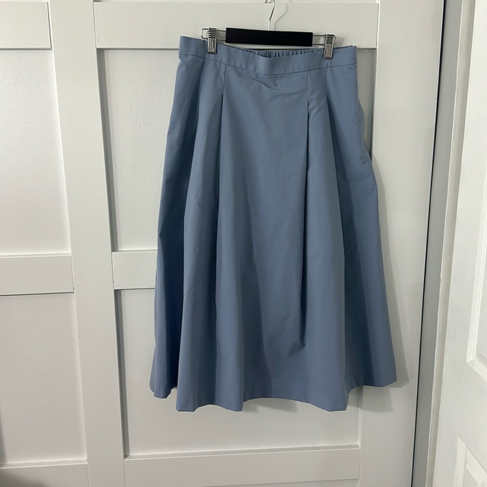 New skirt with pockets